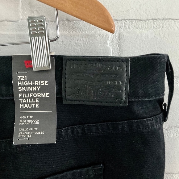 NWT Levi’s Denim Jeans Black Sculpt 721 High rise Skinny Goth Grunge Comfy 24W - Picture 4 of 15